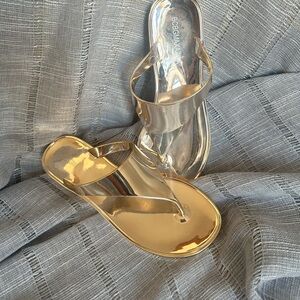 BCBG MxAzria Sandal "Sabba" in gold metallic. Size 5 US.